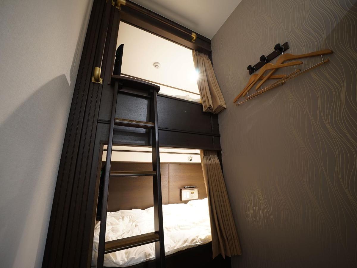 Wellcabin Tenjin - Male Only Fukuoka  Eksteriør billede